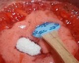 Foto langkah ke 3 dari resep Selai strawberry home made.
