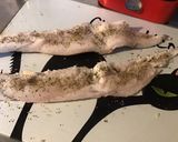 Une image de l'étape 1 de Filets de merlu aux oignons et câpres italiennes.