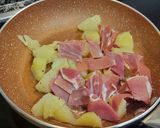 A picture of step 2 of Spanish Potato Omelette with Ham and Cheese.