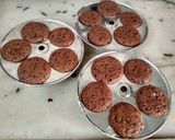 कुकर बटन केक (Cooker Button Cake Recipe In Marathi) रेसिपी स्टेप 4 फोटो 