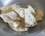 A picture of step 1 of Papad-Poha.