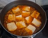Foto langkah ke 5 dari resep Kimchi Jjigae.