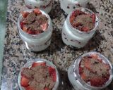 Foto del paso 4 de la receta: Postre de oreo con frutillas y crema