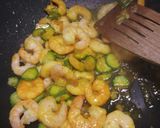 A picture of step 3 of Linguine with lumpfish roe eggs and prawns.