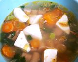 Foto langkah ke 5 dari resep Sup Tahu Sosis Sederhana.