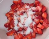 Foto langkah ke 7 dari resep Strawberry Streusel Muffins.