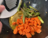 Foto del paso 3 de la receta: Noodles de arroz, pollo y verduras