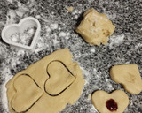 Foto del paso 2 de la receta: Galletitas con corazón de mermelada (para San Valentín)