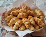Krémtúrós-virslis kifli (sütőporos) 🥐 recept fázis 4 fotója