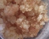 A picture of step 1 of Besan Goand aur till ka halwa.