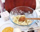 Foto langkah ke 4 dari resep Banana Bomb.