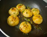 A picture of step 7 of Steamed Stuffed Suji Balls.