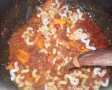 A picture of step 5 of Stir fried macaroni.