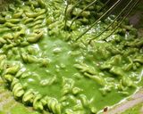 A picture of step 6 of Pasta in green sauce.