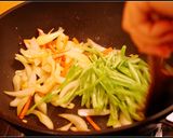 【炒麵高手的撇步】蔬食炒烏龍的食譜步驟3照片