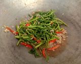 รูปขั้นตอนการทำที่ 4 ของ ผัดผักกระเฉดหมูสับ