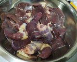 รูปขั้นตอนการทำที่ 1 ของ ตับไก่ผัดขิง