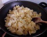 Foto del paso 2 de la receta: Empanada de patatas bravas