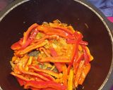 Foto del paso 2 de la receta: Muslos de pollo con pimiento rojo