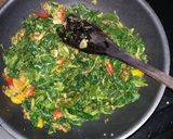 Foto langkah ke 3 dari resep Tumis Daun Pepaya Segar.