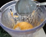 A picture of step 4 of Mango smoothie with lemon.