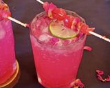 A picture of step 2 of Rose lemon Mojito.