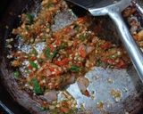 Foto langkah ke 3 dari resep Telur Ceplok Chili Padi.