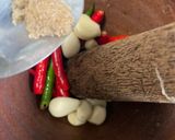 รูปขั้นตอนการทำที่ 1 ของ กะเพราหมูสับ+เนื้อสับผัดแห้ง เผ็ดร้อน 🔥🌶