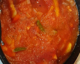 Foto del paso 4 de la receta: Albóndigas en salsa de tomate, pimientos tricolor y calabacín al orégano