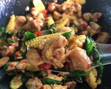 รูปขั้นตอนการทำที่ 7 ของ กะเพราไก่ ใส่ข้าวโพดอ่อน