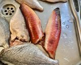 Foto del paso 2 de la receta: Pescados de la Ria de A Coruña al horno sobre cama de patatas