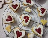 A picture of step 5 of Linzer Cookies.