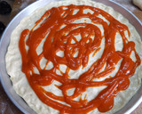 Foto del paso 2 de la receta: Pizza casera de jamón y queso con huevos