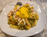 Foto del paso 7 de la receta: Ensalada de pasta con gambas y alioli