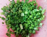 Foto del paso 8 de la receta Alubias pintas con acelgas y brotes verdes de cebolletas tiernas