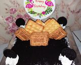 Foto langkah ke 5 dari resep Oreo Birthday Cake.