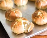 Foto langkah ke 9 dari resep Korean Garlic Cheese Bread.