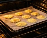 Foto del passaggio 4 della ricetta Chips di Parmigiano