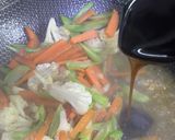 Gambar langkah 3 resipi Tumis Sayur Campur Kailan Sos Tiram.
