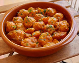 Foto del paso 12 de la receta: Albóndigas de longaniza con setas y patatas en salsa boloñesa