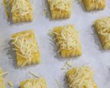 Gambar langkah 4 resipi Cheddar Cheese Cookies 🧀🍪.