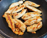 Foto del paso 5 de la receta: Solomillos de Pollo al Ajillo con Patatas