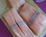 Foto del paso 2 de la receta: Salmón al horno con cerezas