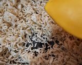 A picture of step 3 of Spicy Maggi Muffin Bhel.