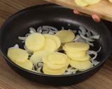 Foto del paso 3 de la receta: Pechuga de pollo con papas y queso manchego