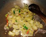 Foto langkah ke 5 dari resep Tumis Kikil Pedas Manis.