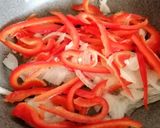 Foto del paso 1 de la receta: Seitán en salsa de cebolla y pimientos