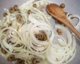 Foto del paso 2 de la receta: Fugazza de Aceitunas verdes y Cebolla caramelizada