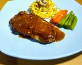 Foto langkah ke 7 dari resep Beef Steak with Brown Sauce, Mix vegetables, and S. Aglio Olio.
