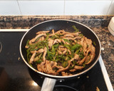 Foto del paso 5 de la receta: Salteado de carne con pimientos estilo chino (qīng jiāo ròu sī)
